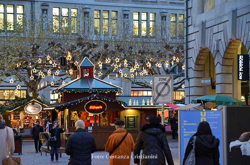 Kerstmarkten Zürich. Romantisch Kerst shoppen