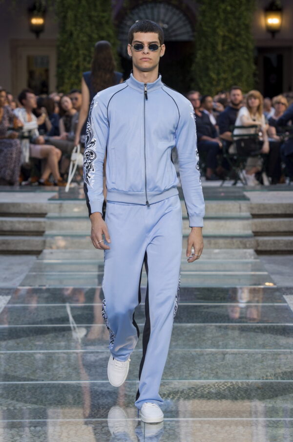 Mode trends man 2018. Versace lente zomer 2018. Photo: Versace