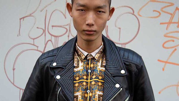 Streetstyle mode voorjaar 2020. Trendy mix van seventies en eighties