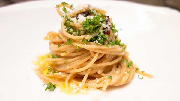 Spaghetti aglio, olio e peperoncino in een 'de luxe' versie