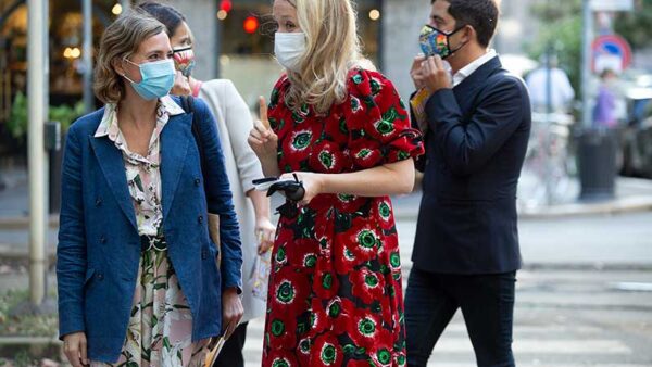 Milan Fashion Week zomer 2021. Modetrends en streetstyle mode
