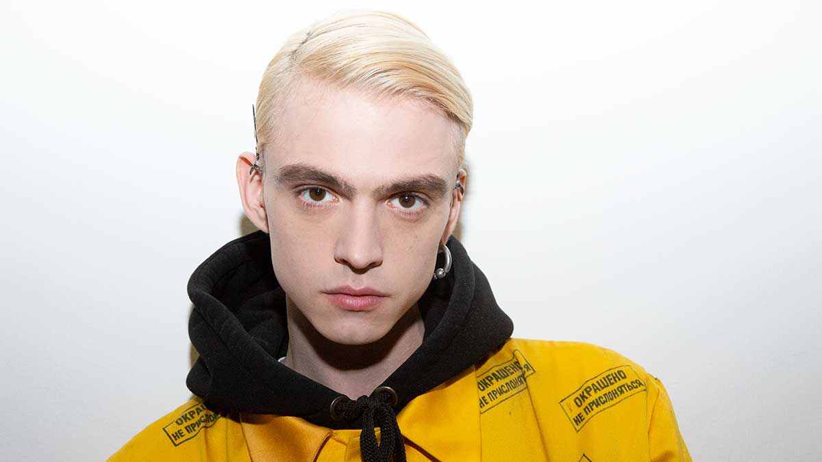 Kapsels en haarkleuren mannen 2020. Geblondeerd mannenkapsel