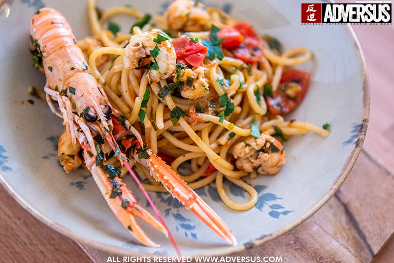 Spaghetti met langoustines en burrata