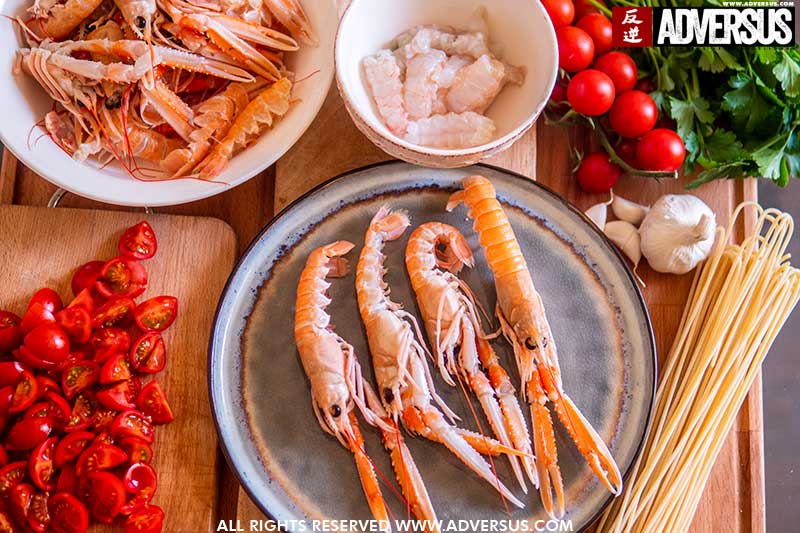 Spaghetti met langoustines en burrata