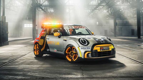 MINI Electric Pacesetter inspired by JCW: De eerste elektrische MINI als safety car voor FIA Formula E