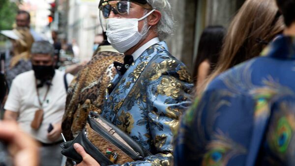 Mannen shows. De eerste streetstyle beelden van de Milan Fashion Week zomer 2022