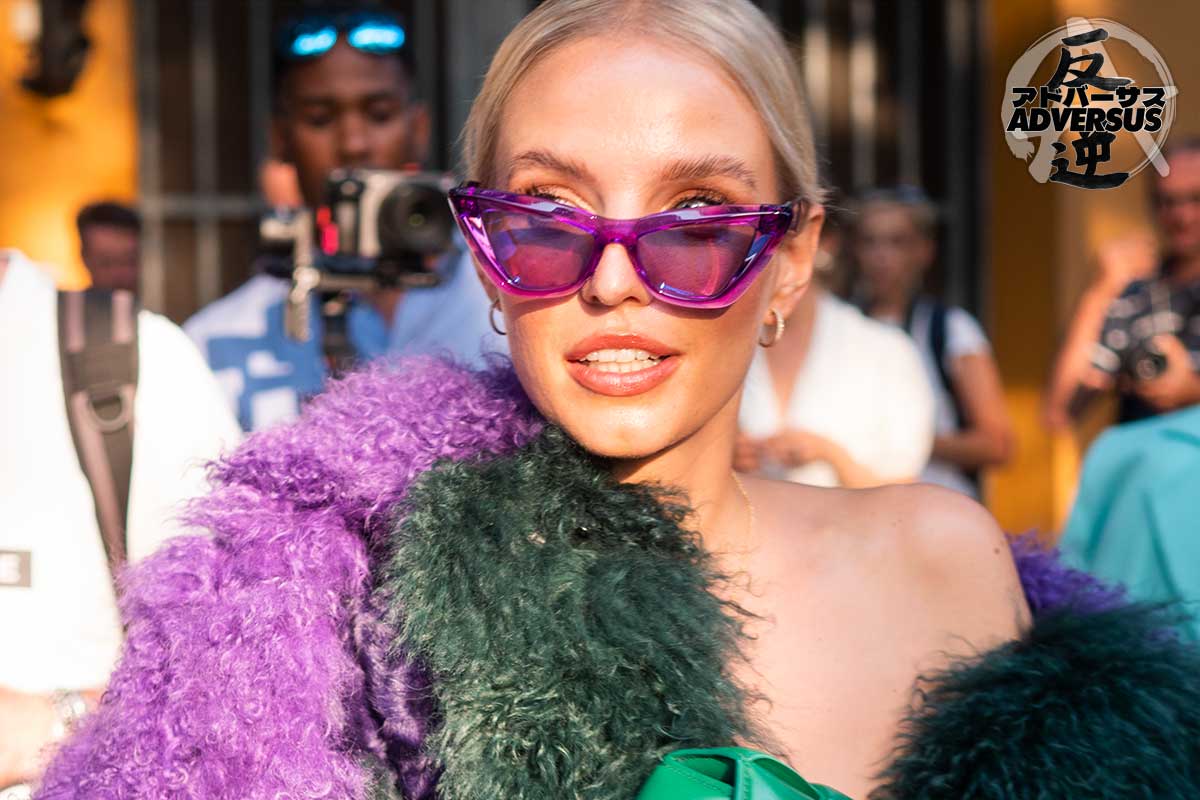 Milan Fashion Week Lente Zomer 2022 - Street style foto's - ADVERSUS