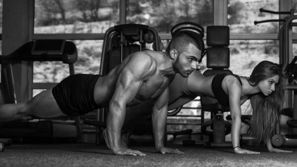 5 Redenen om push-ups te doen (thuis maar ook in de sportschool)