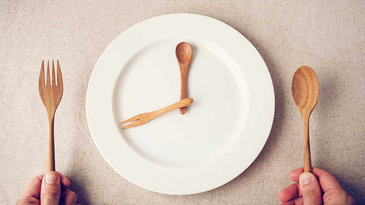 Dit kan intermittent fasting voor je lichaam (en je gewicht) betekenen