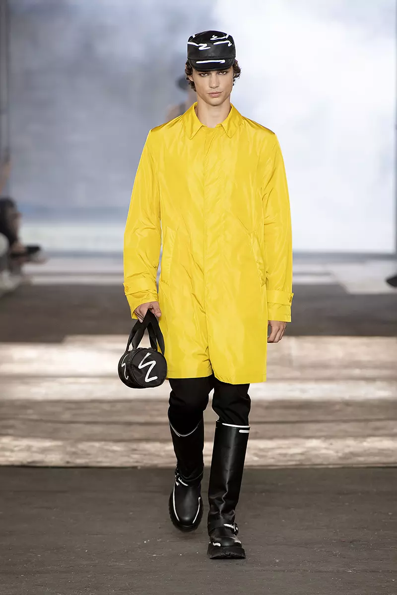 Mannenmode trends zomer 2023 - Photo courtesy of Moschino
