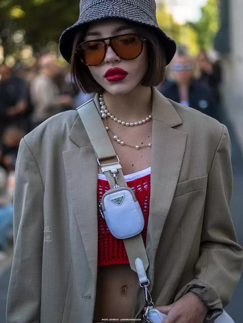 Milan Fashion Week Zomer 2023 - Street style foto's - Foto: ADVERSUS