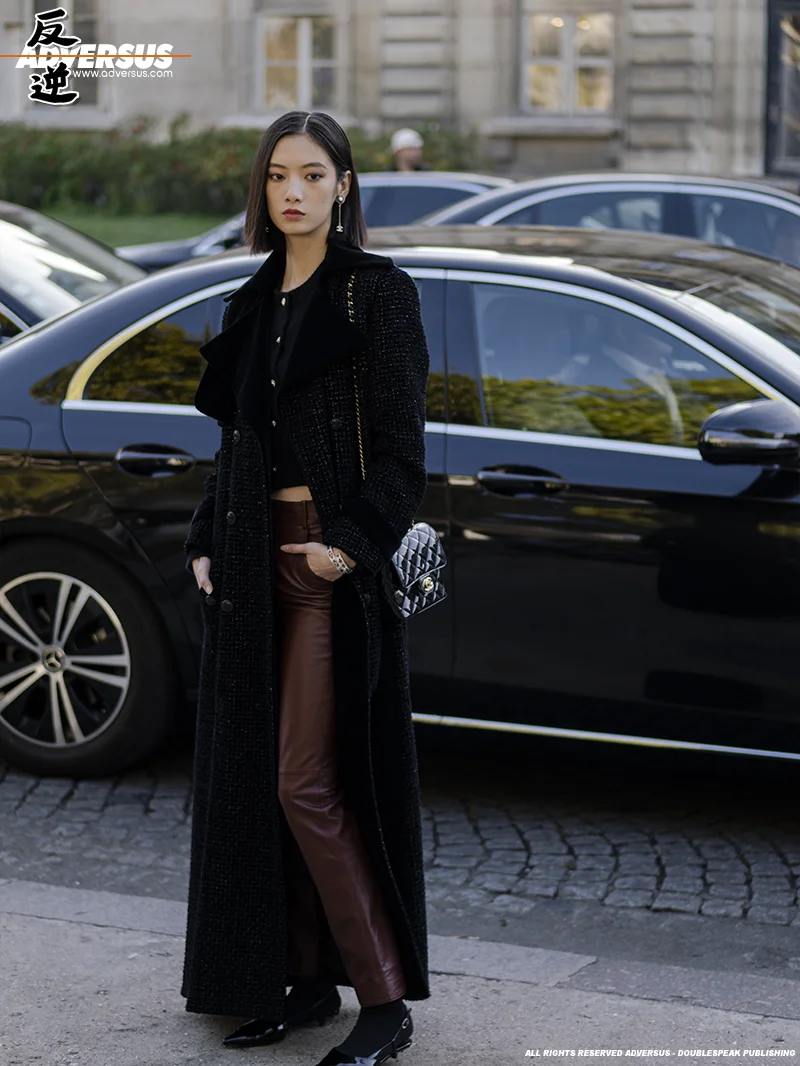 Street style bij Chanel - Paris Fashion Week Zomer 2023 - Foto ADVERSUS