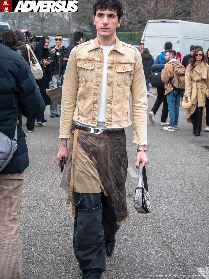 Streetstyle mode man bij de Diesel Winter 23/24 show - Photo Charlotte Mesman