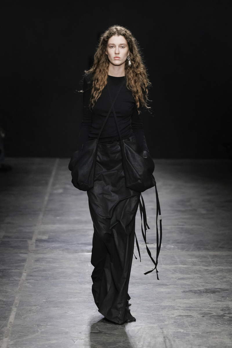 Ann Demeulemeester lente zomer 2023 - Photo courtesy of Ann Demeulemeester