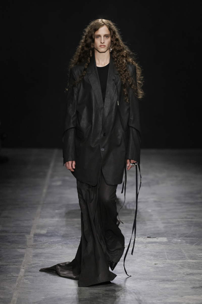 Ann Demeulemeester lente zomer 2023 - Photo courtesy of Ann Demeulemeester