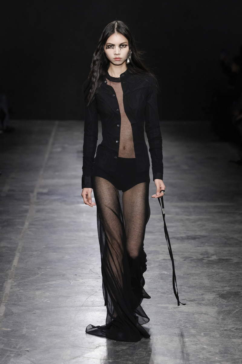 Ann Demeulemeester lente zomer 2023 - Photo courtesy of Ann Demeulemeester