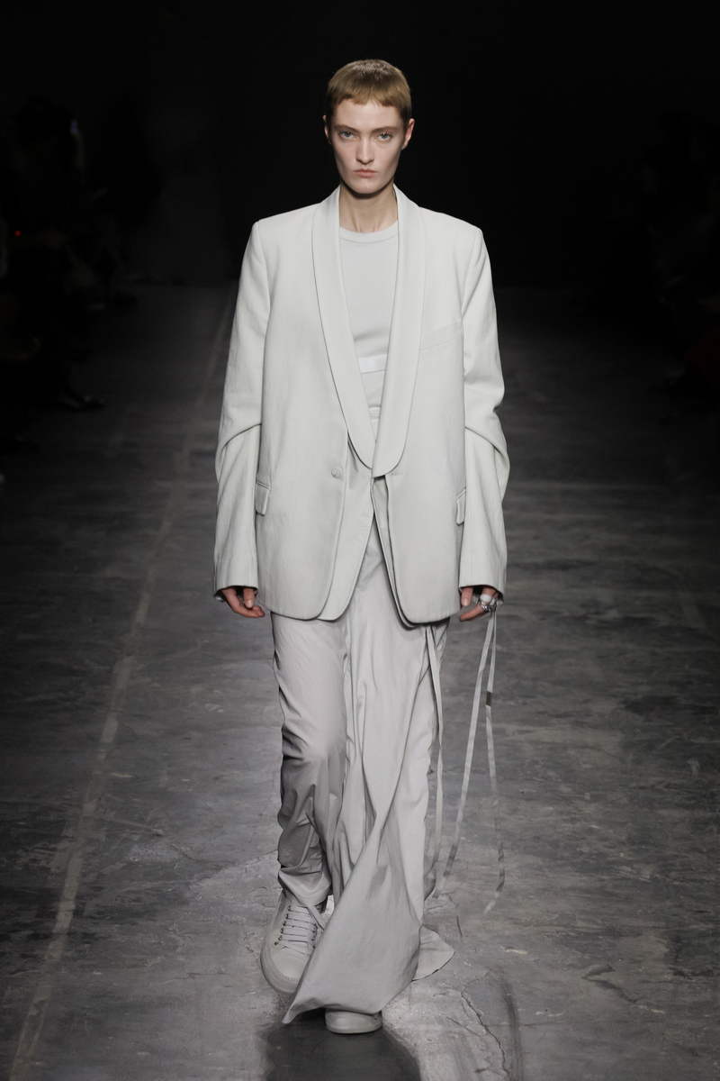 Ann Demeulemeester lente zomer 2023 - Photo courtesy of Ann Demeulemeester