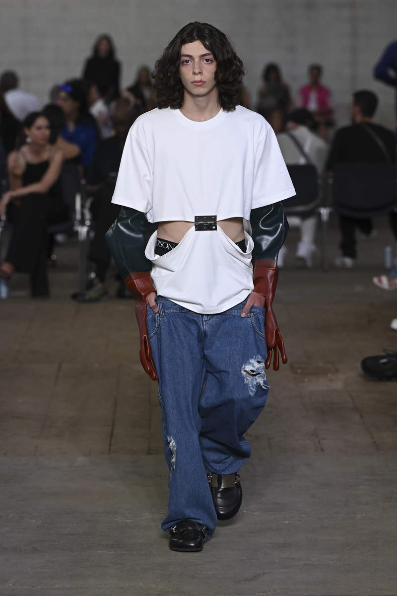 Jeans trends man lente zomer 2023 - Photo courtesy of JW Anderson