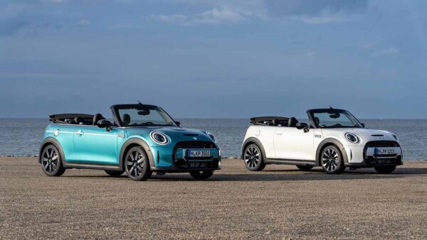 De nieuwe MINI Cabrio Seaside Edition: Zo blauw als de zee, zo wit als het strand