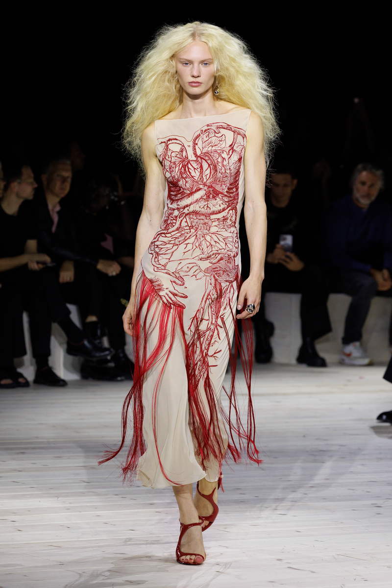 Alexander McQueen lente zomer 2024 - Photo Courtesy of Alexander McQueen