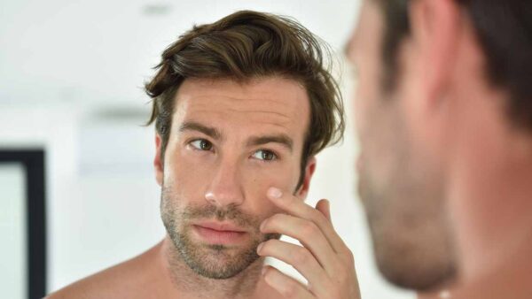 Zo verzorg je je huid na je vijftigste. Tips en skin care routine voor mannen
