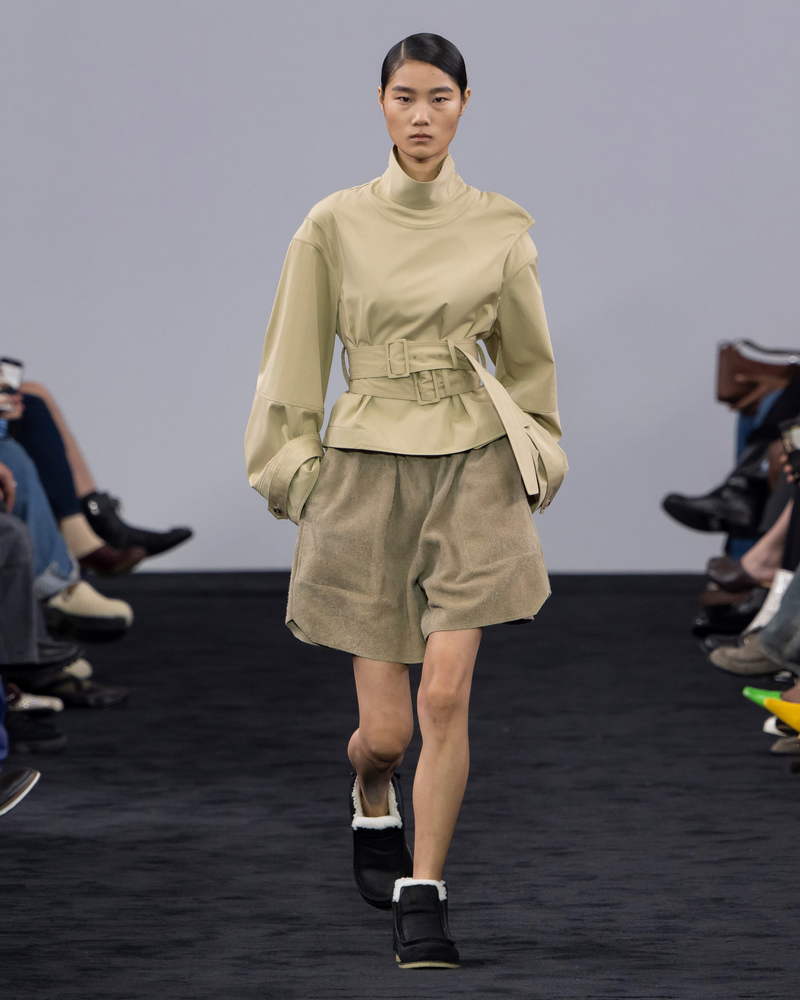JW Anderson vrouw herfst winter 2024 2025 - Photo courtesy of JW Anderson