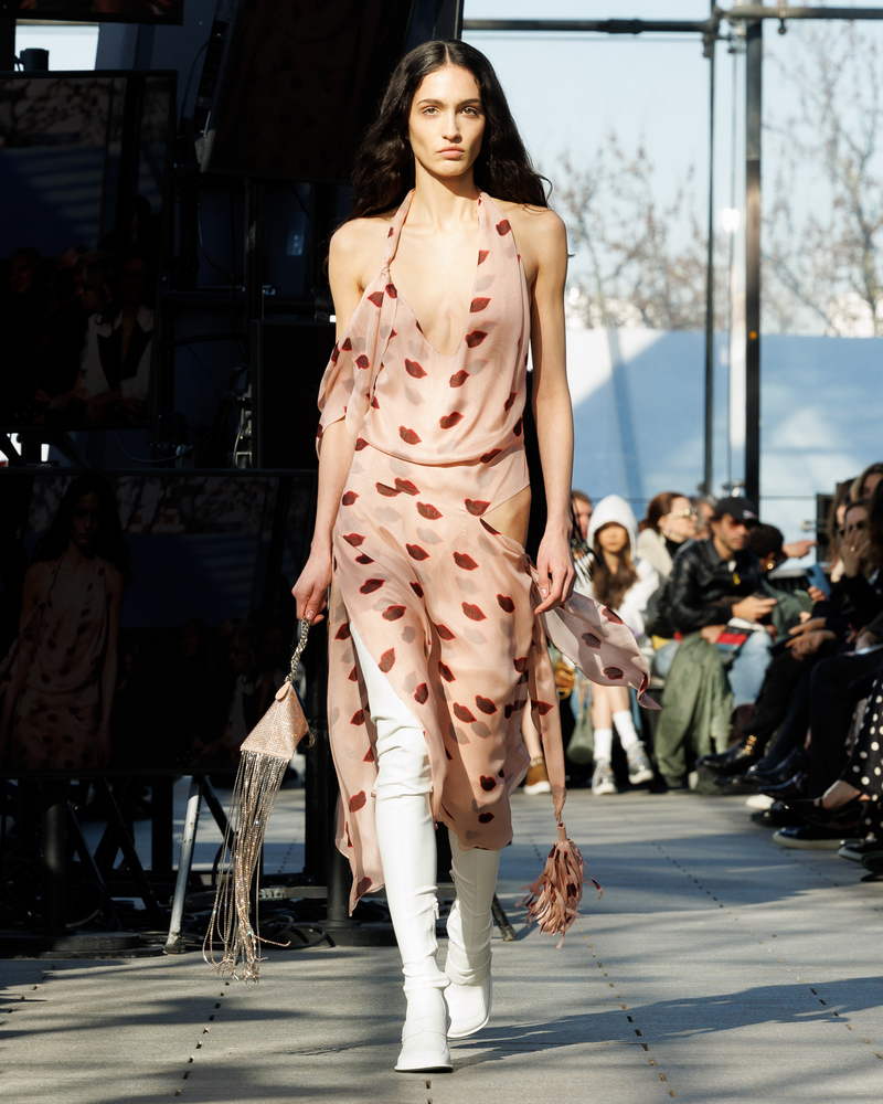 Stella McCartney Herfst Winter 2024 2025 Ready To Wear Collectie - photo courtesy of Stella McCartney