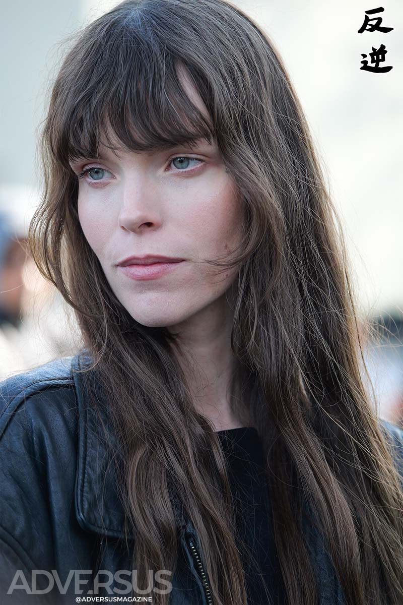Haartrends 2025: De comeback van de extra lange pony - Photo Charlotte Mesman