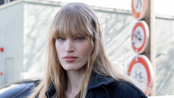 Haartrends 2025: De comeback van de extra lange pony - Photo Charlotte Mesman