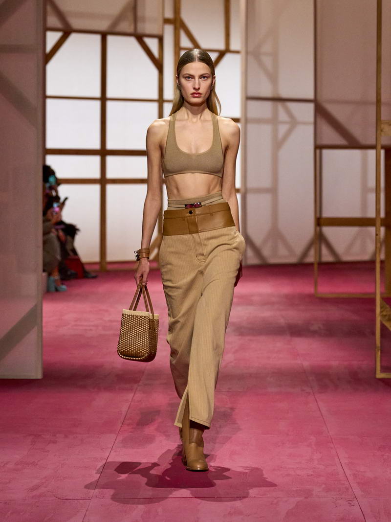 Hermès vrouw lente zomer 2025 - Photo courtesy of Hermès