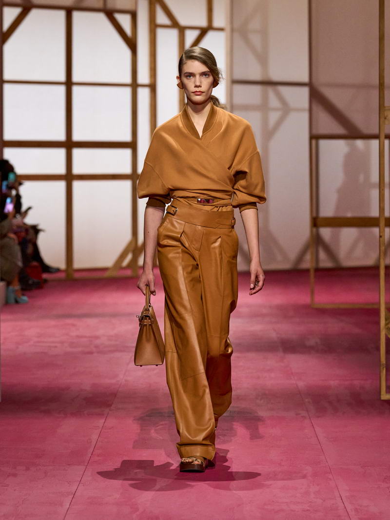 Hermès vrouw lente zomer 2025 - Photo courtesy of Hermès