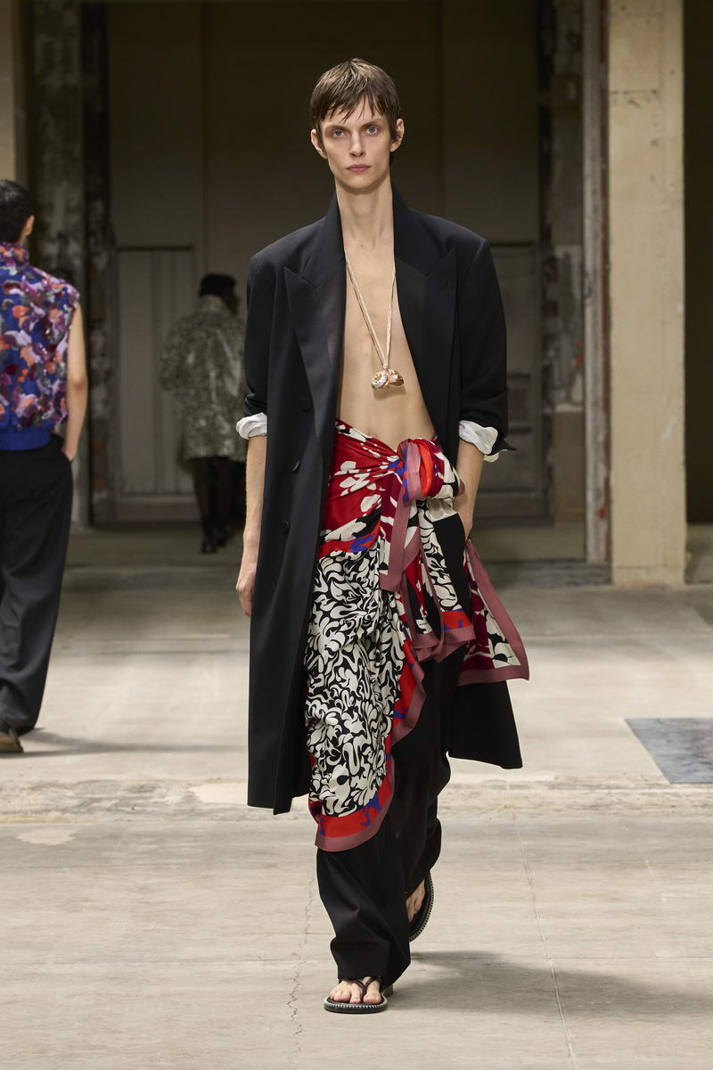 Dries Van Noten man lente zomer 2026 - Photo courtesy of Dries Van Noten
