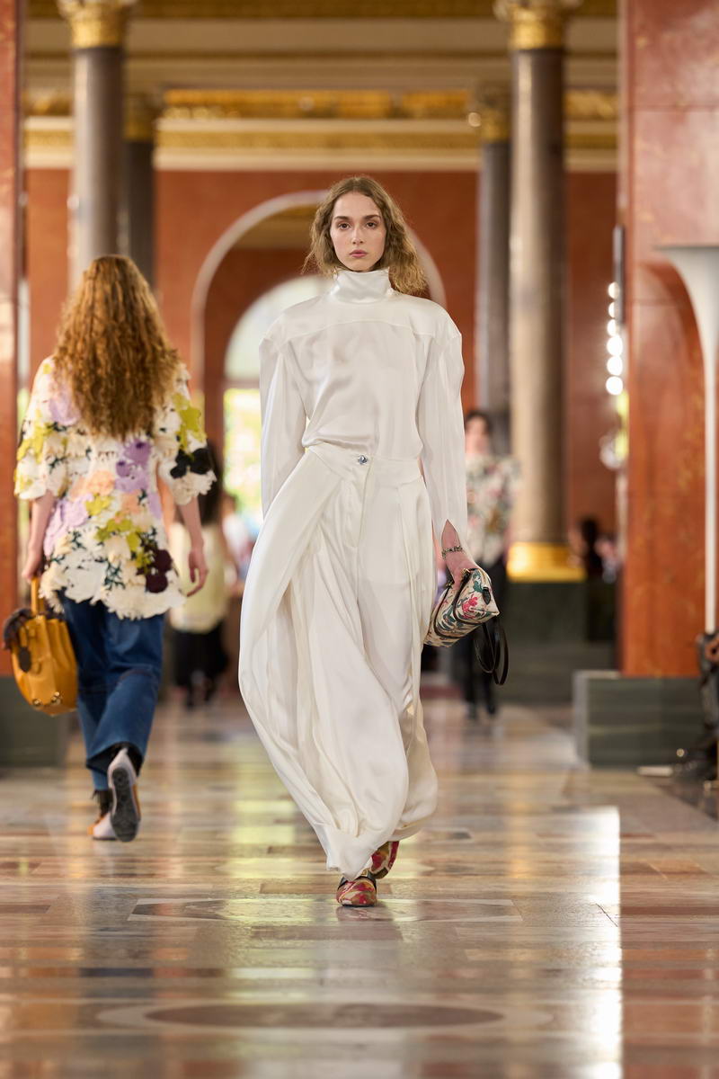 WOMEN’S SPRING-SUMMER 2026 FASHION SHOW © Louis Vuitton