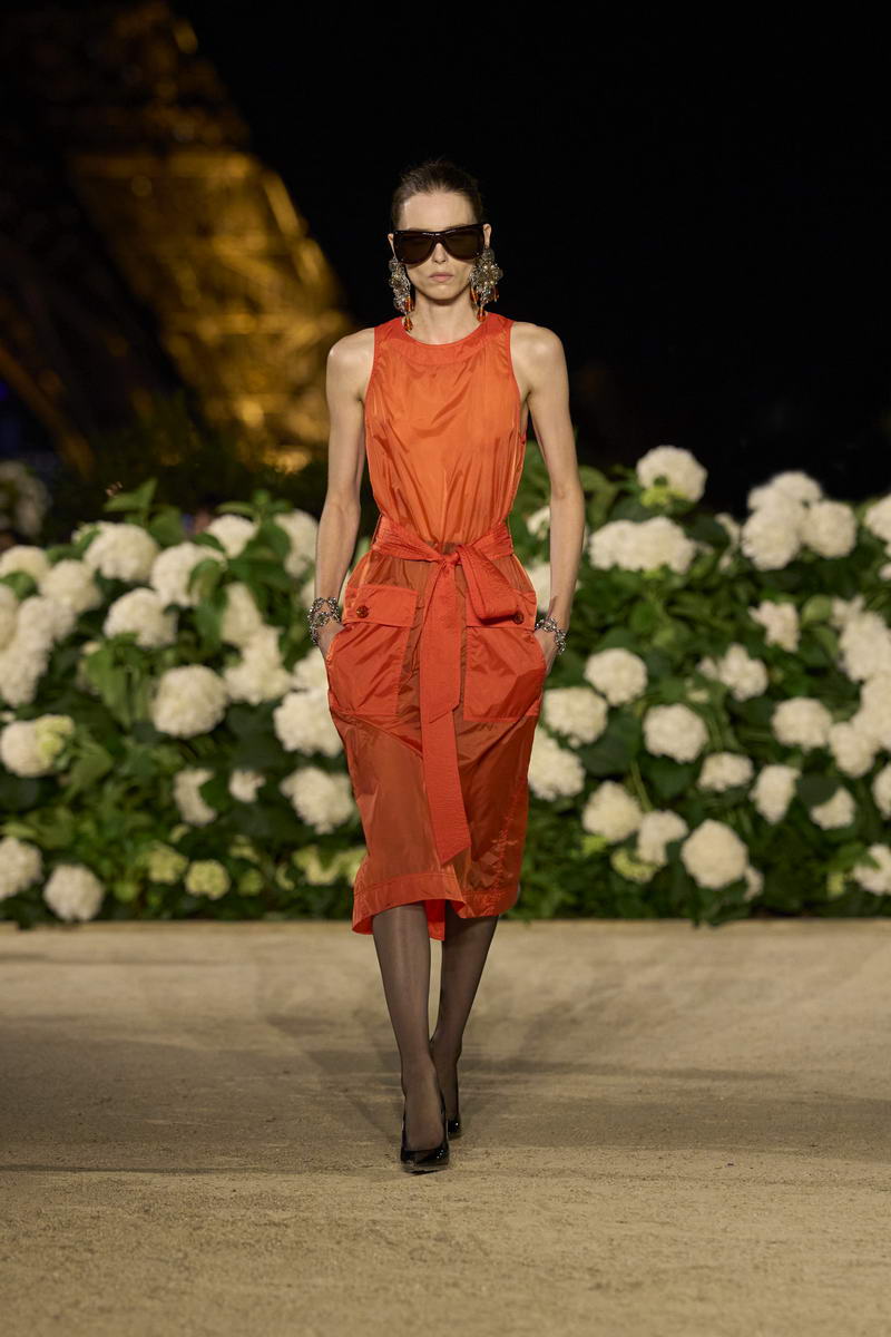 Saint Laurent vrouw lente zomer 2025 - Photo courtesy of Saint Laurent