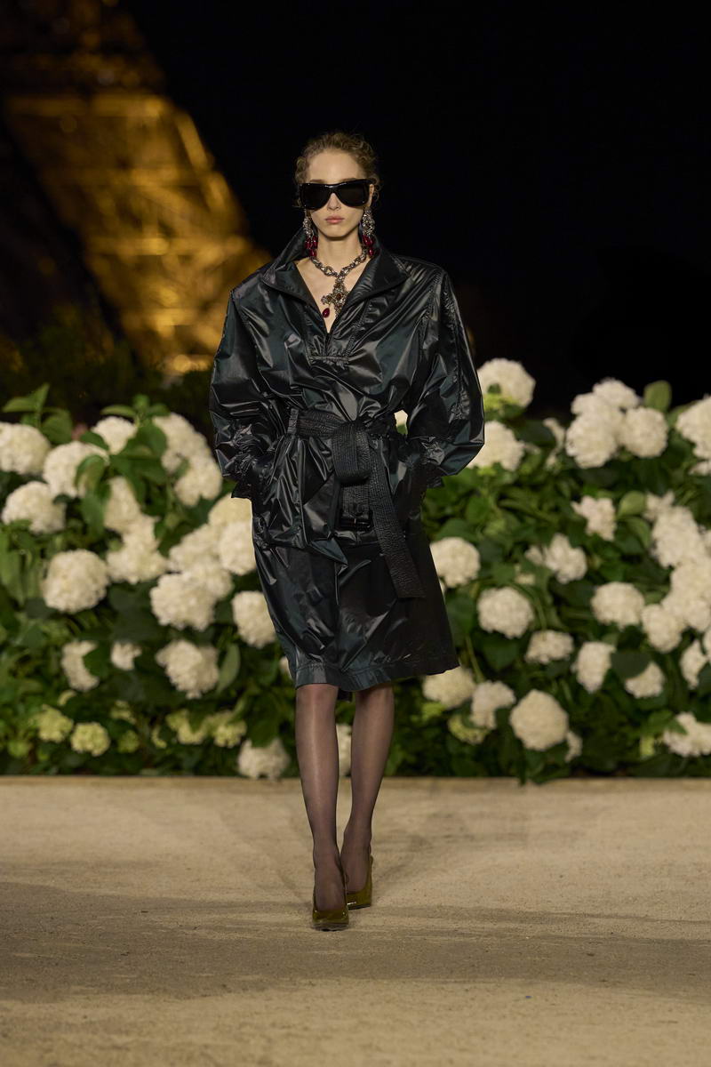 Saint Laurent vrouw lente zomer 2025 - Photo courtesy of Saint Laurent