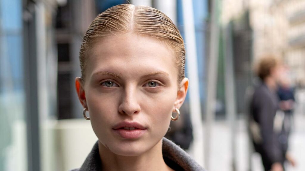 Greasy Glam: waarom zichtbaar haarproduct het in 2026 helemaal wordt - Photo Charlotte Mesman
