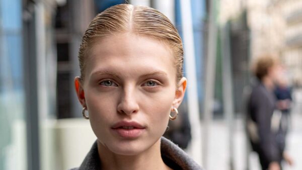 Greasy Glam: waarom zichtbaar haarproduct het in 2026 helemaal wordt - Photo Charlotte Mesman