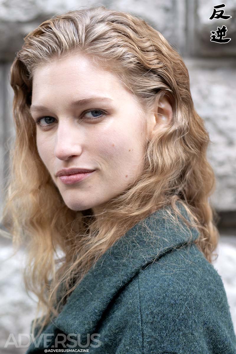 De haartrend voor 2026: glossy en greasy - Photo Charlotte Mesman