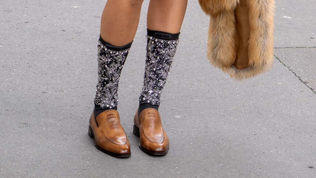 Bye, loafers, hello mocassins: zo zien de mocassins voor winter 2025 2026 eruit - Photo Charlotte Mesman