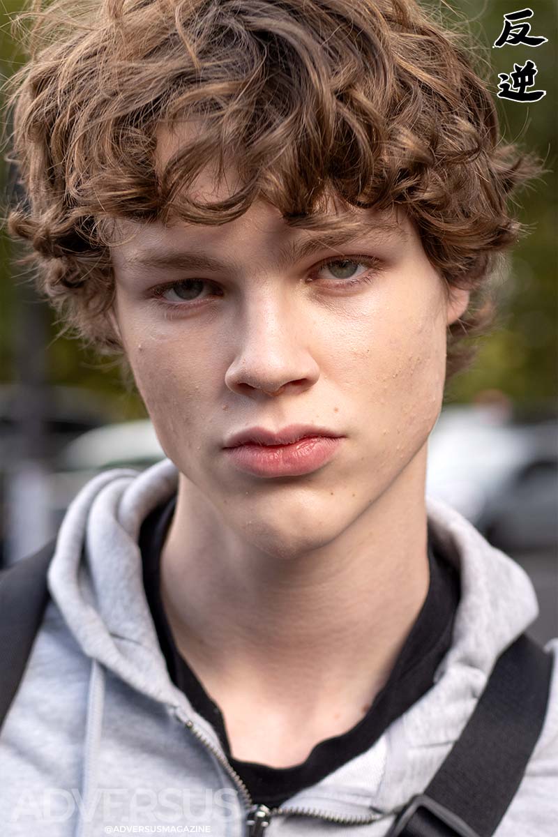 De haartrend voor heren in 2026? Gecontroleerde nonchalance. Foto ADVERSUS