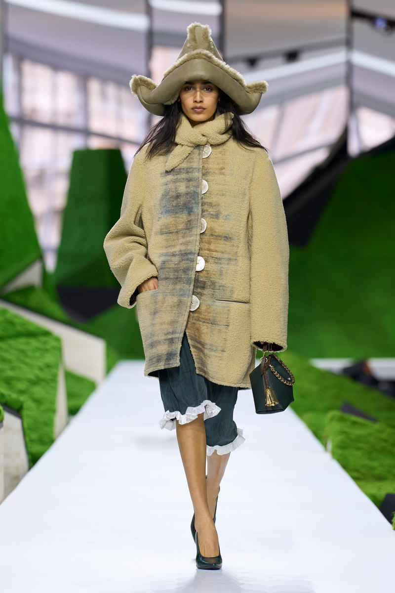 Louis Vuitton vrouw herfst winter 2026 2027 - © Louis Vuitton – All rights reserved