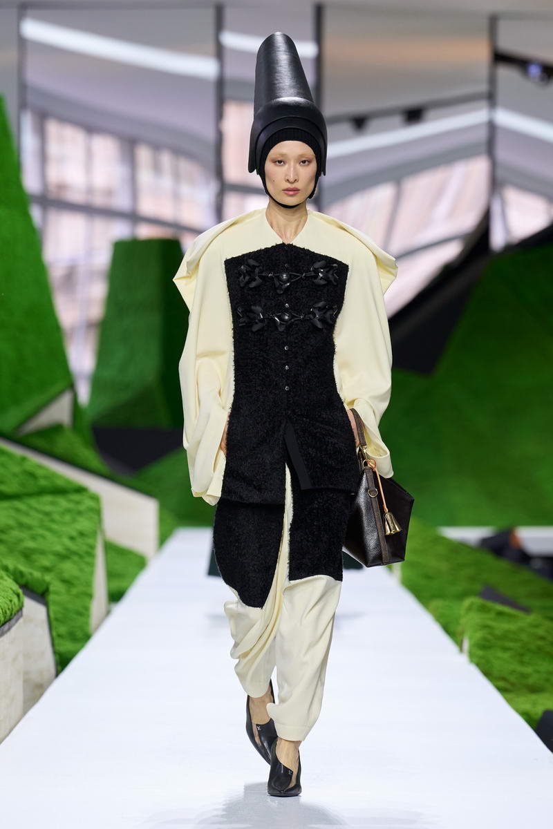 Louis Vuitton vrouw herfst winter 2026 2027 - © Louis Vuitton – All rights reserved