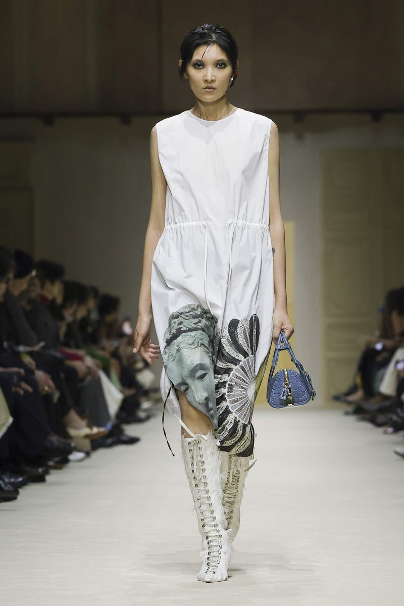 Prada vrouw herfst winter 2026 2027 - Photo courtesy of Prada