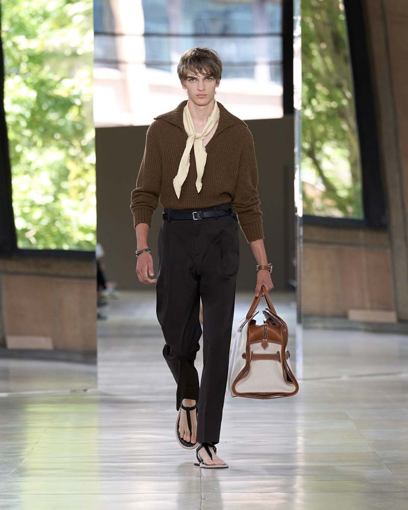 Langere mannenkapsels voor 2026. Photo courtesy of Hermès SS 2026