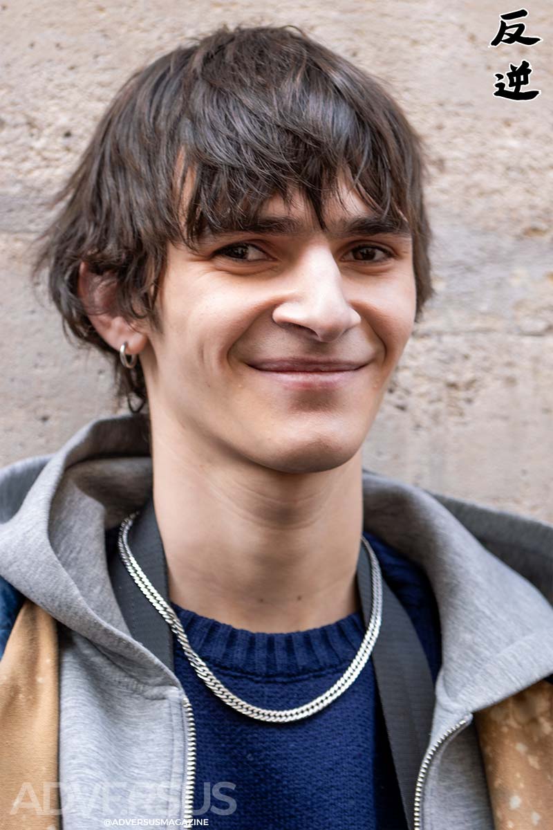 Halflang haar met rommelige opvallende pony. Foto Charlotte Mesman