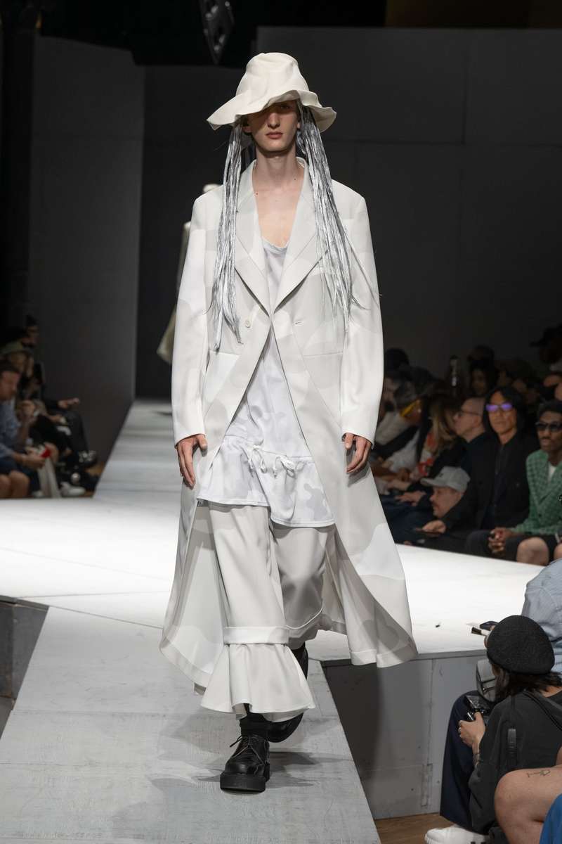 COMME des GARÇONS HOMME PLUS SS27 - Photo courtesy of COMME des GARÇONS