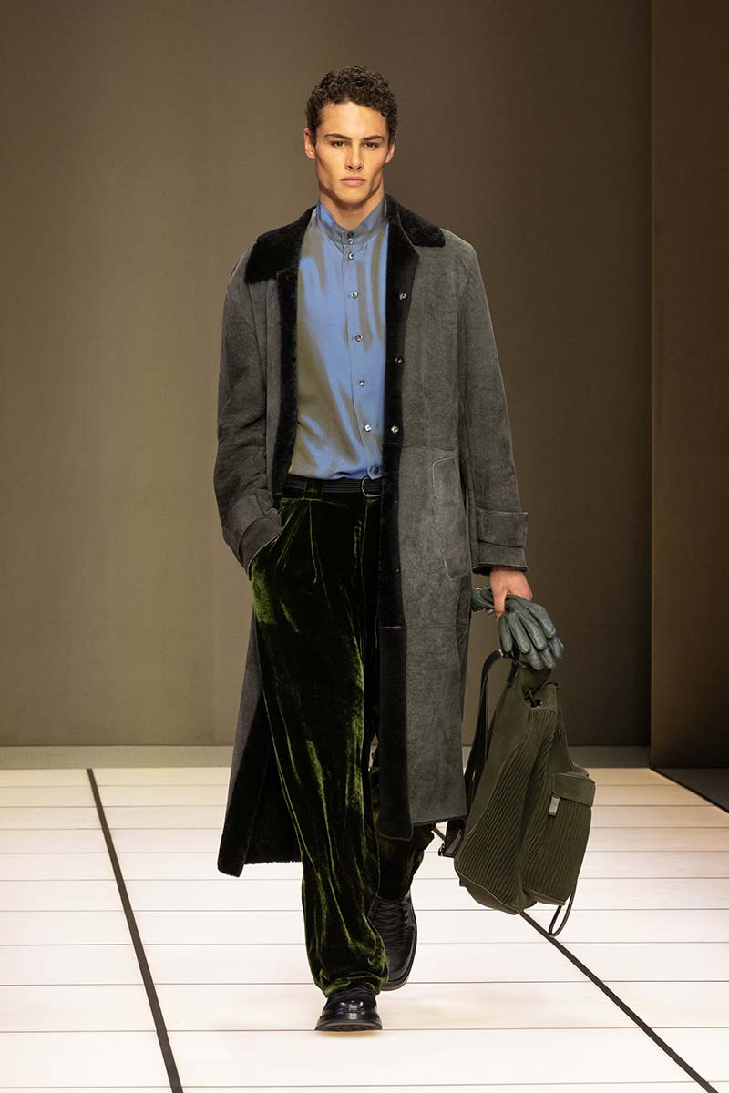 Slank afkledende overjas bij Giorgio Armani. Photo courtesy of Giorgio Armani