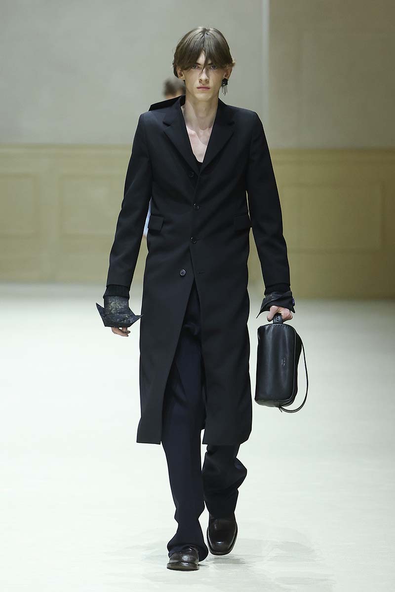 Tailored coat bij Prada. Photo courtesy of Prada