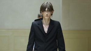 De nieuwe herenmode voor winter 2026-2027: oversized is voorbij. Photo courtesy of Prada