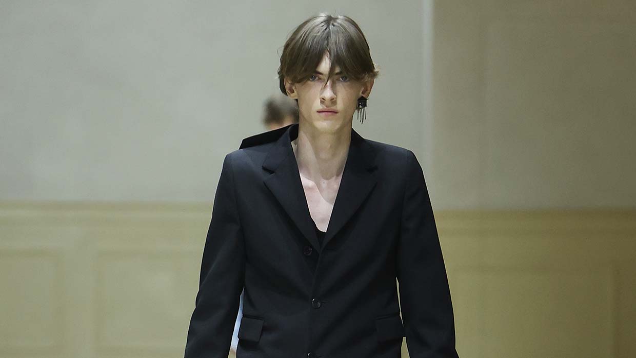 De nieuwe herenmode voor winter 2026-2027: oversized is voorbij. Photo courtesy of Prada
